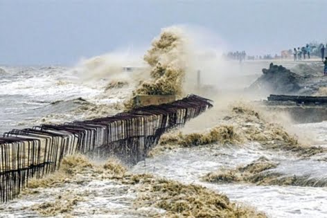 ইয়াসের তাণ্ডব ওড়িশা উপকূলজুড়ে