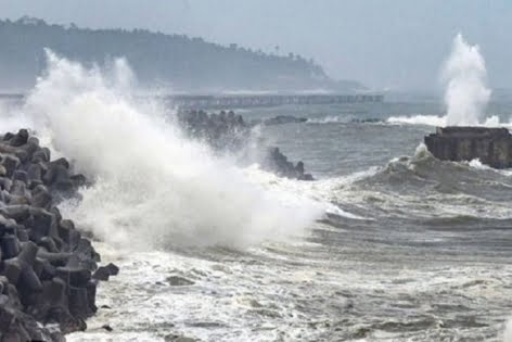 ভারতে ইয়াসের আগ্রাসন চলছে