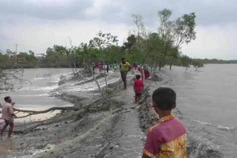 প্লাবিত ৬৫ গ্রাম ও চার হাজার মাছের ঘের