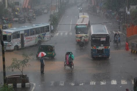 রাজধানীতে ভারী বর্ষণ, ভোগান্তিতে কর্মজীবী মানুষ