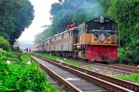 অর্ধেক যাত্রী নিয়ে চলবে ট্রেন, ২৫ শতাংশ টিকিট অনলাইনে