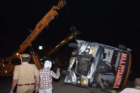 ভারতে নিয়ন্ত্রণবিহীন ইলেকট্রিক বাসে প্রাণ গেল ৬ জনের