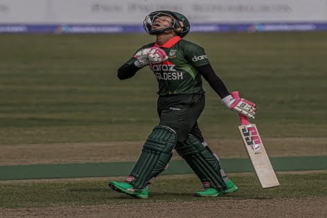 মাঠে নামলেই শতক স্পর্শ করবেন মুশফিক