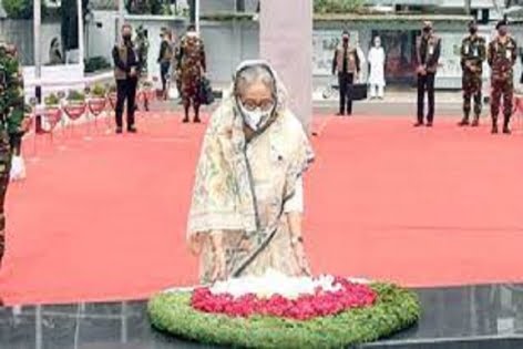 বঙ্গবন্ধুর প্রতিকৃতিতে প্রধানমন্ত্রীর ফুলেল শ্রদ্ধা