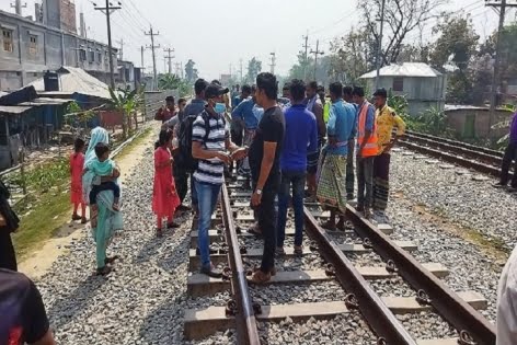 ট্রেনে কাটা পড়ে কুমিল্লার ৩ শিক্ষার্থী নিহত