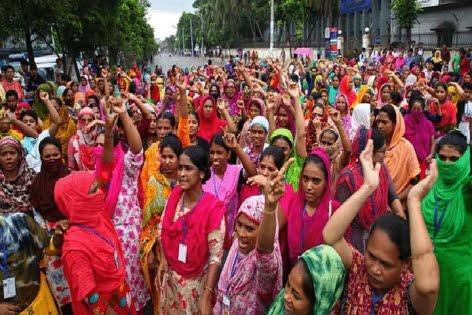 বেতন-বোনাসের দাবিতে গার্মেন্টস শ্রমিকদের বিক্ষোভ