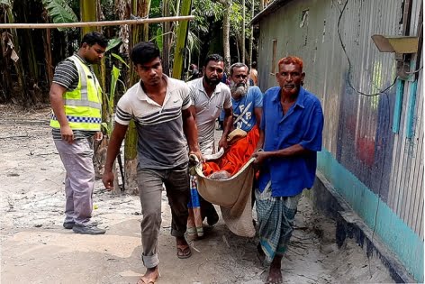 ৯৯৯ ফোন,পুলিশ আসা মাত্রই মারপিট শুরু