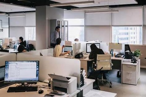 ঈদ শেষে কর্মস্থলে কর্মজীবীরা