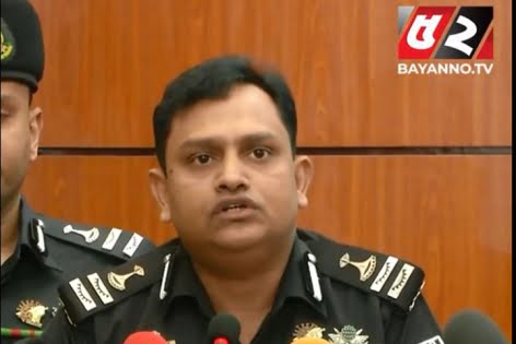 নিউ মার্কেট সংঘর্ষ: নাহিদকে পেটায় সিয়াম, কোপায় ইমন