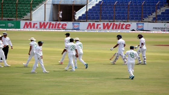 চট্টগ্রাম টেস্ট : দ্বিতীয় দিনে ব্যাট করছে শ্রীলঙ্কা