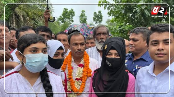 নড়াইলের অধ্যক্ষ ফুলের মালা নিয়ে কলেজে ফিরলেন