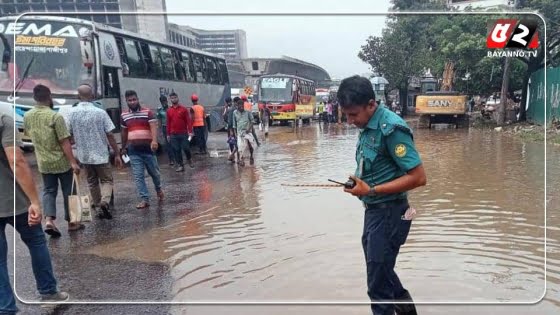 সড়কের পানি সরাতে বসানো হয়েছে মোটর