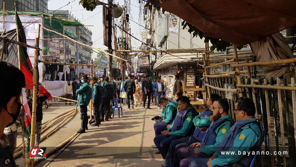 ককটেল বিস্ফোরণ, কাকরাইল থেকে বিএনপির ২০০ নেতাকর্মী আটক