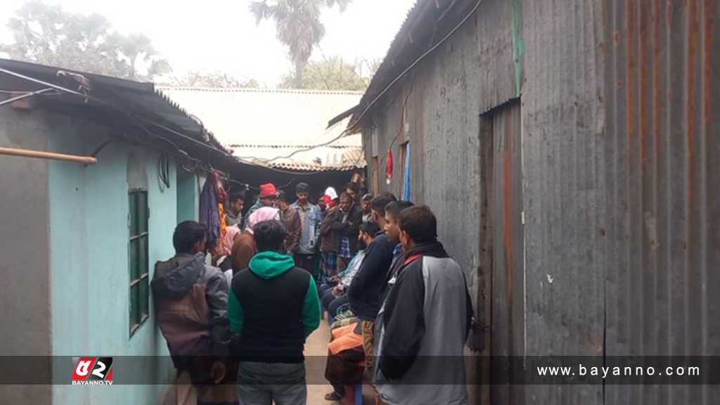 স্ত্রীর গলা কেটে হত্যা করে পালিয়ে গেল স্বামী হত্যা