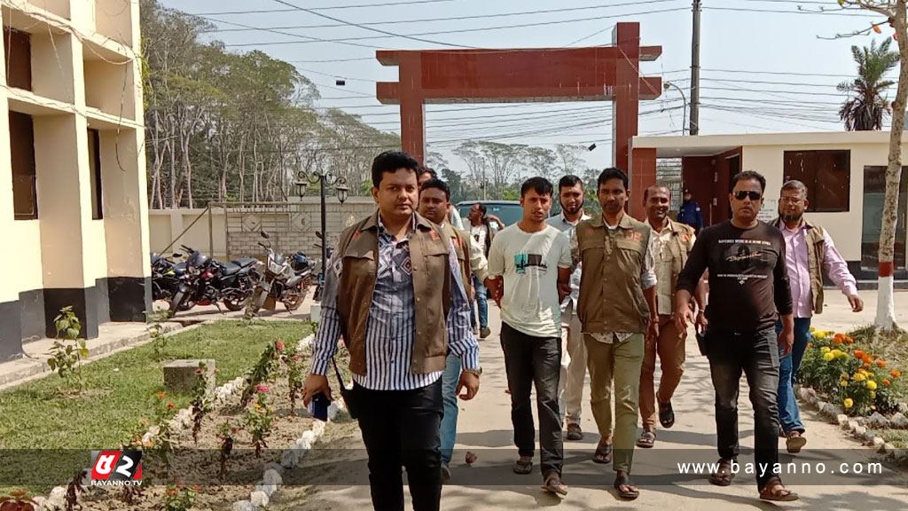 ২ কেজি গাঁজাসহ ডিবির হাতে পুলিশ সদস্য আটক