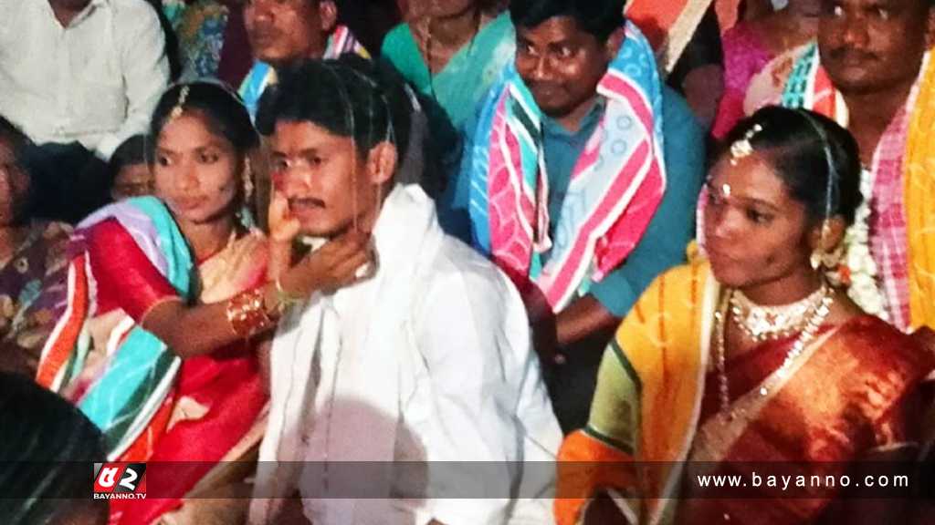 একই মণ্ডপে দুই প্রেমিকার গলায় মালা দিলেন যুবক! দুই প্রেমিকাকে একই সঙ্গে বিয়ে