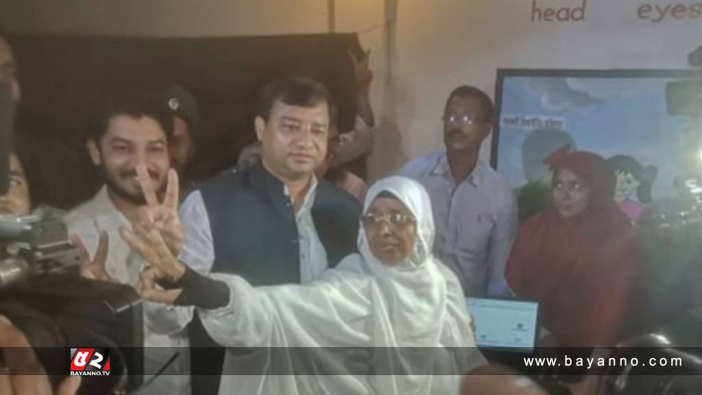 ভোট দিলেন মেয়র প্রার্থী জায়েদা খাতুন খাদ্য