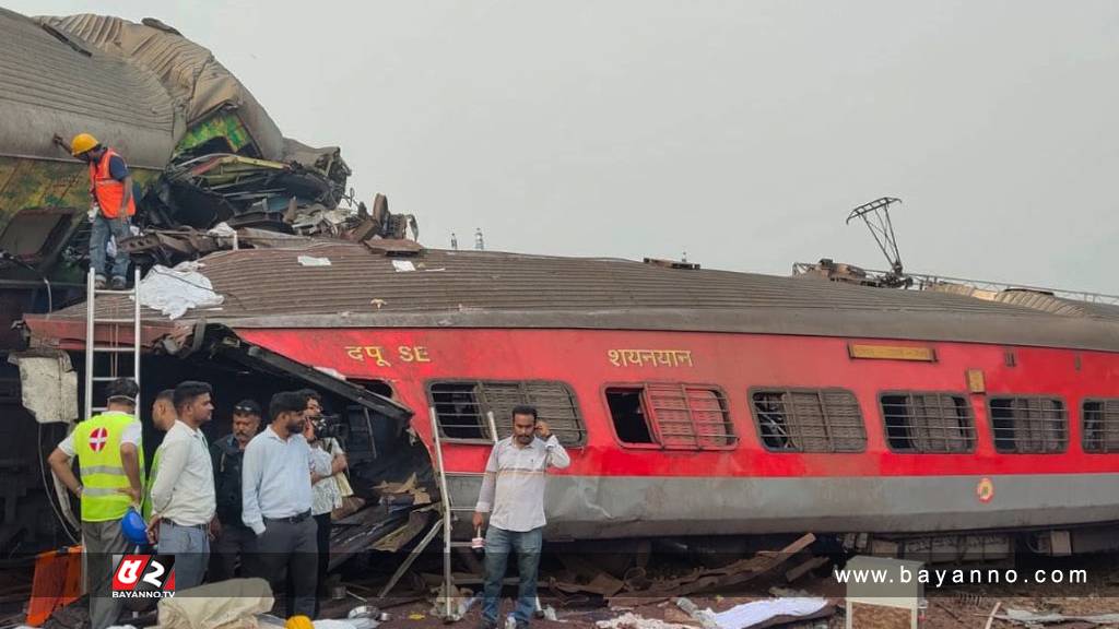 ভারতে ভয়াবহ ট্রেন দুর্ঘটনা, নিহত ২৩৩