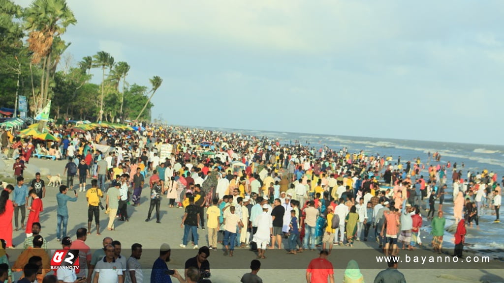 ঈদে কুয়াকাটায় পর্যটকদের ঢেউ
