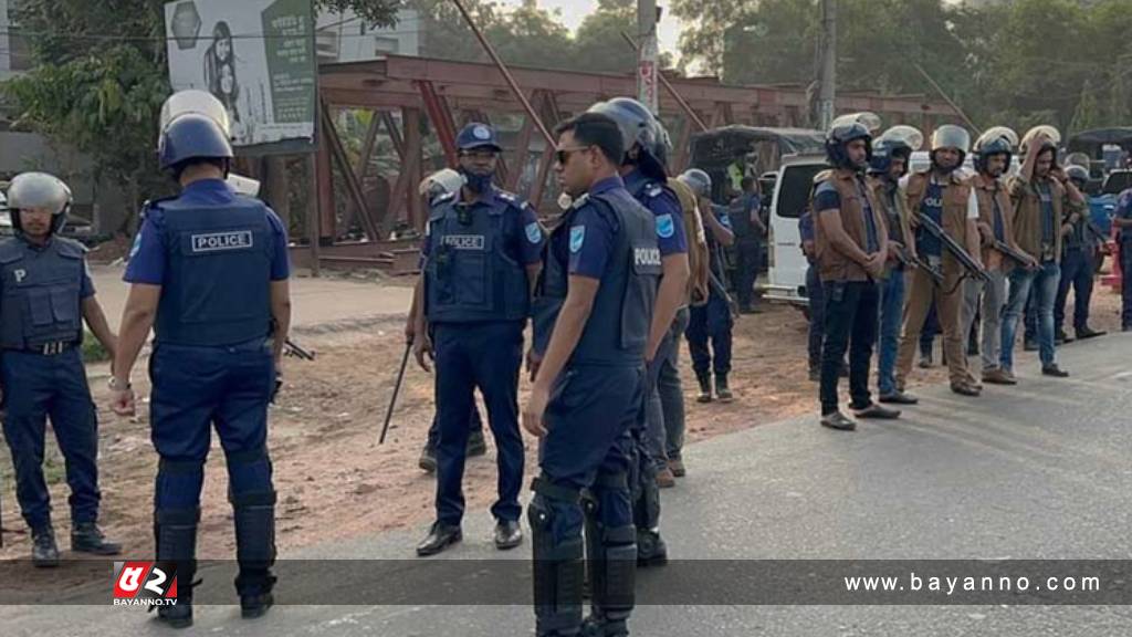 ঢাকার প্রবেশমুখে পুলিশের চেকপোস্ট-তল্লাশি তল্লাশি
