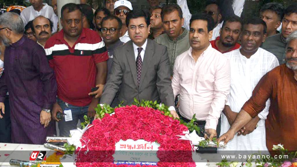 শেখ কামালের সমাধিতে মেয়র তাপসের শ্রদ্ধা