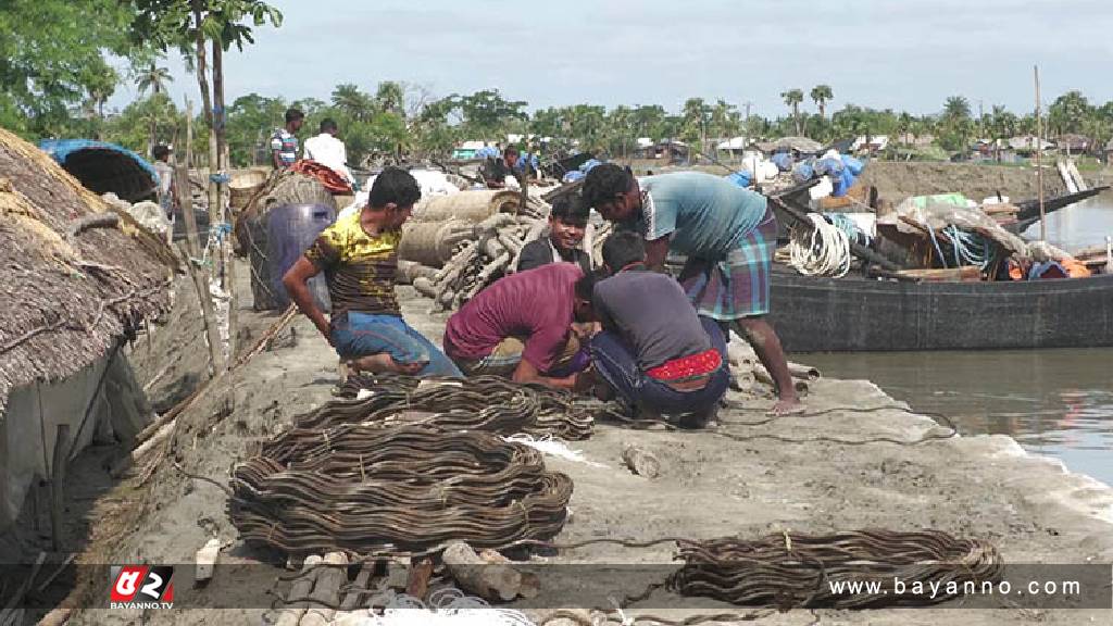 ইলিশ আহরণে ২২ দিনের নিষেধাজ্ঞা, দুশ্চিন্তায় জেলেরা