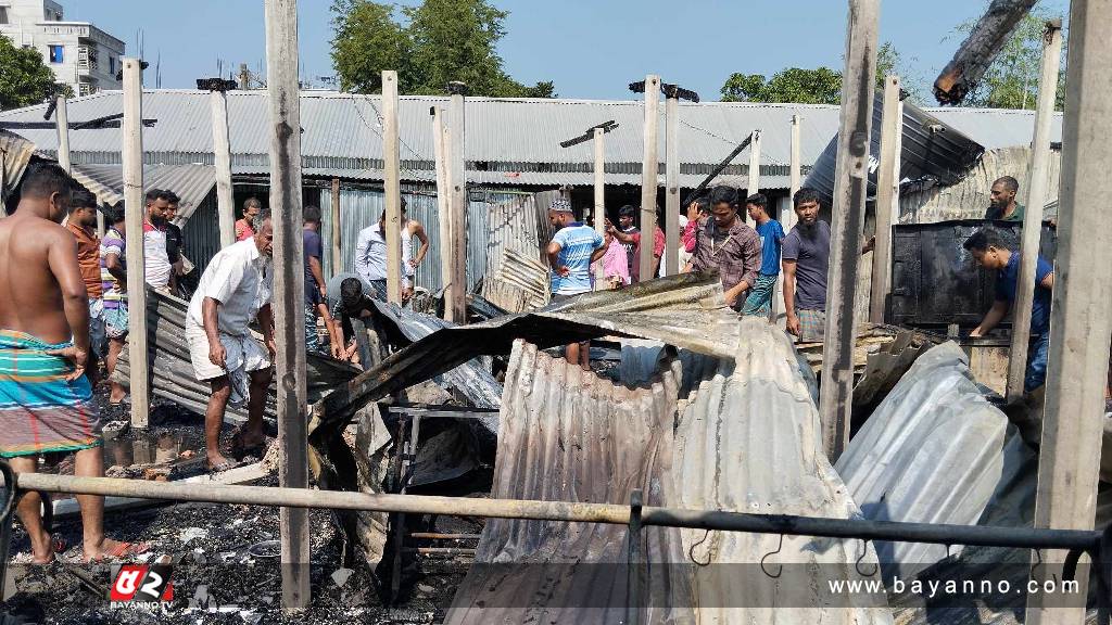 কালিয়াকৈরে অগ্নিকাণ্ডের বসত-বাড়ি পুড়ে ছাই