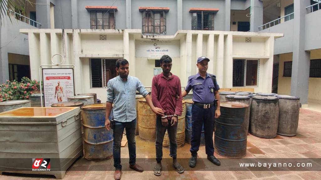 পূর্বাচল থেকে এক হাজার পুরিয়া হেরোইনসহ গ্রেপ্তার ১