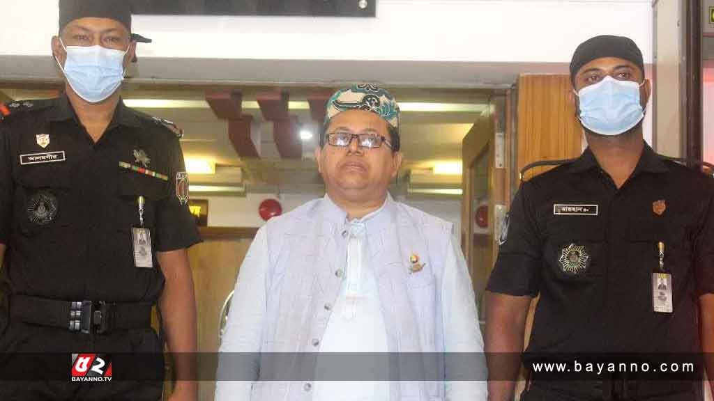 প্রতারণা করেই কিনেছেন গাড়ি-বাড়িসহ ২০ বিঘা সম্পত্তি!