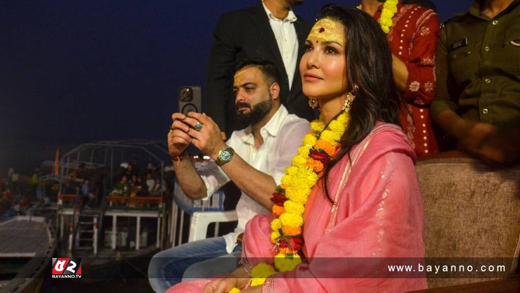 কটাক্ষের মুখে সানি লিওন