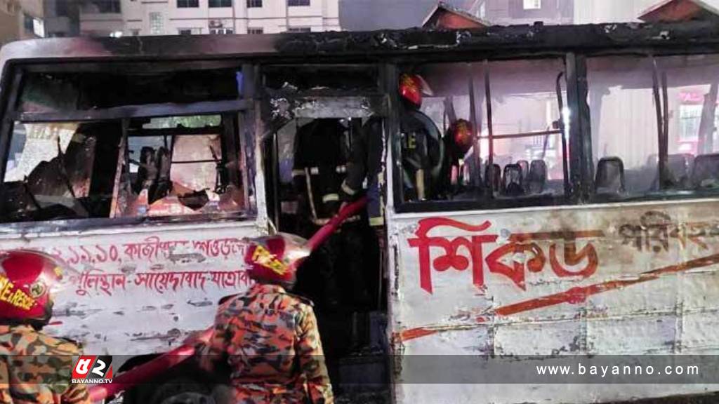 রাজধানীতে সন্ধ্যার পর দুটি যাত্রীবাহী বাসে আগুন