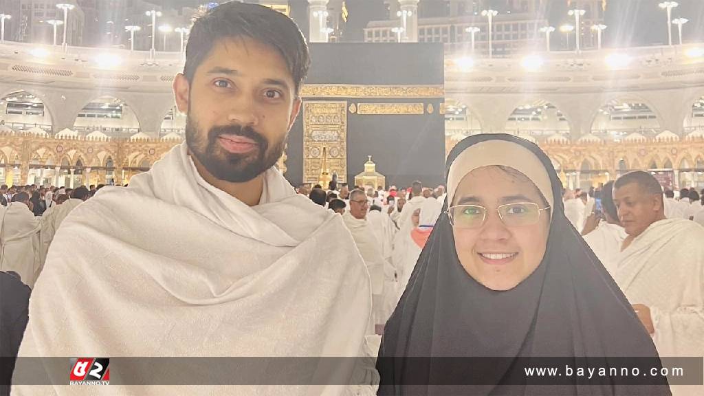 ওমরাহ পালন করলেন আয়মান-মুনজেরিন